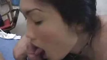 સોનેરી બસ્ટી MILF ઓપન સેકસી પોતાને રમવા માટે એક છોકરો-રમકડું મળ્યું