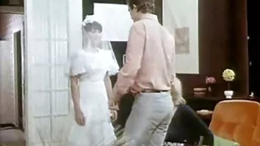 Busty MILF Ava બીપી પીચર સેકસી પીચર Addams એક ટોટી માટે sneaks! FFM