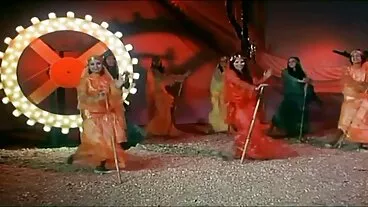 સ્પ્રિંગ બ્રેક પર કૉલેજની બચ્ચી તેના ખેડાણ માટે પેકર સેકસી વીડીયો બતાવો માટે શિંગડા બનાવે છે