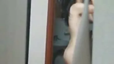 ત્રણ MILF અને સ્ટ્રેસ્ડ આઉટ સેકસી પીચર ભેજો ડિક
